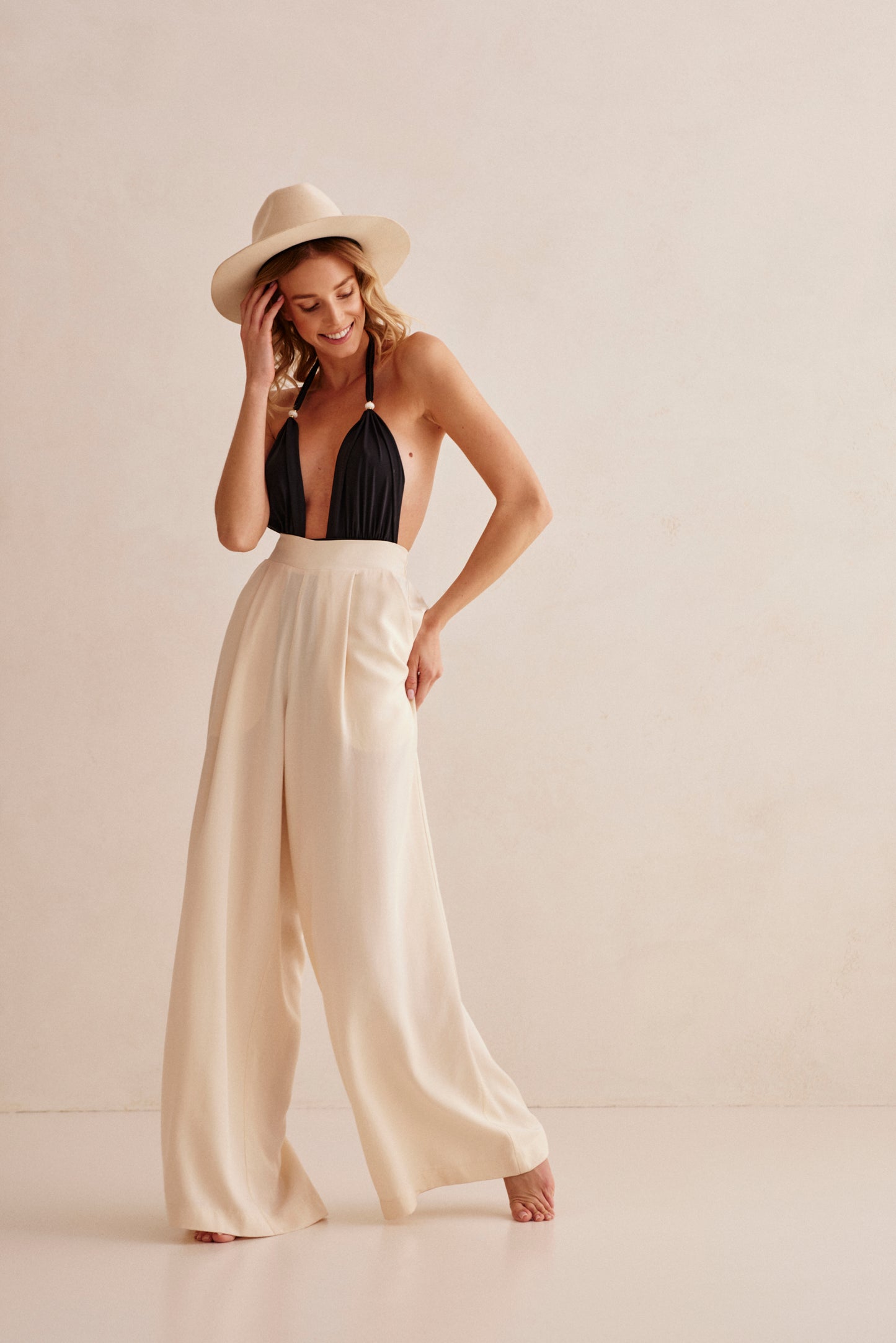- COMO - SAND TROUSERS