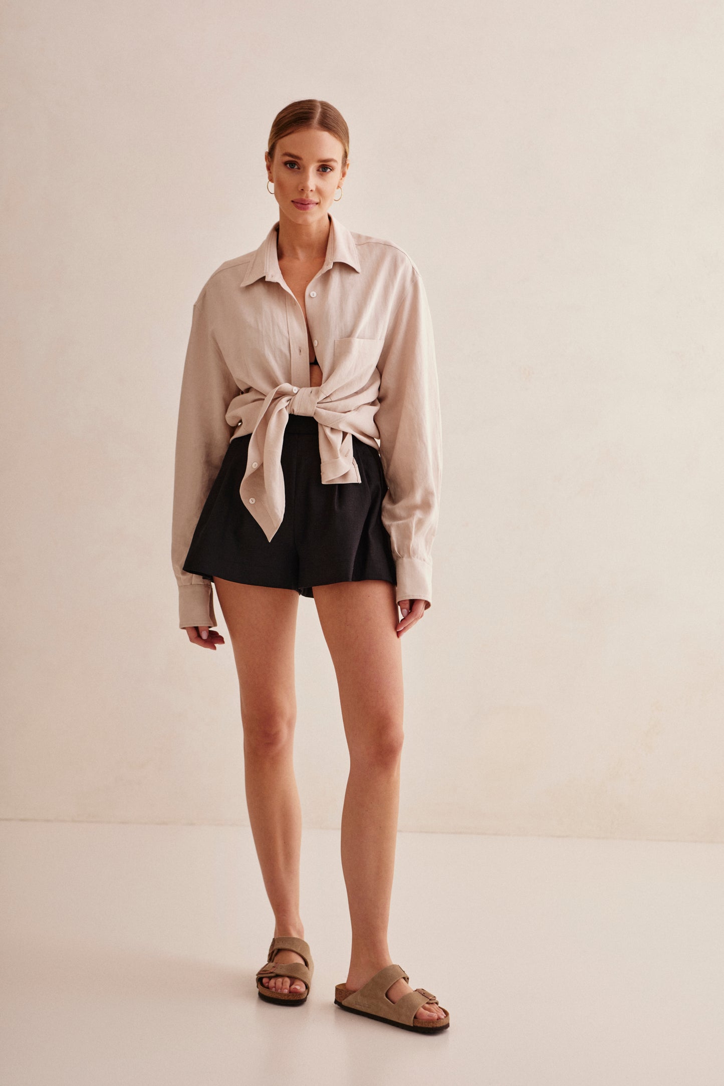- CAPRI - BLACK SHORTS