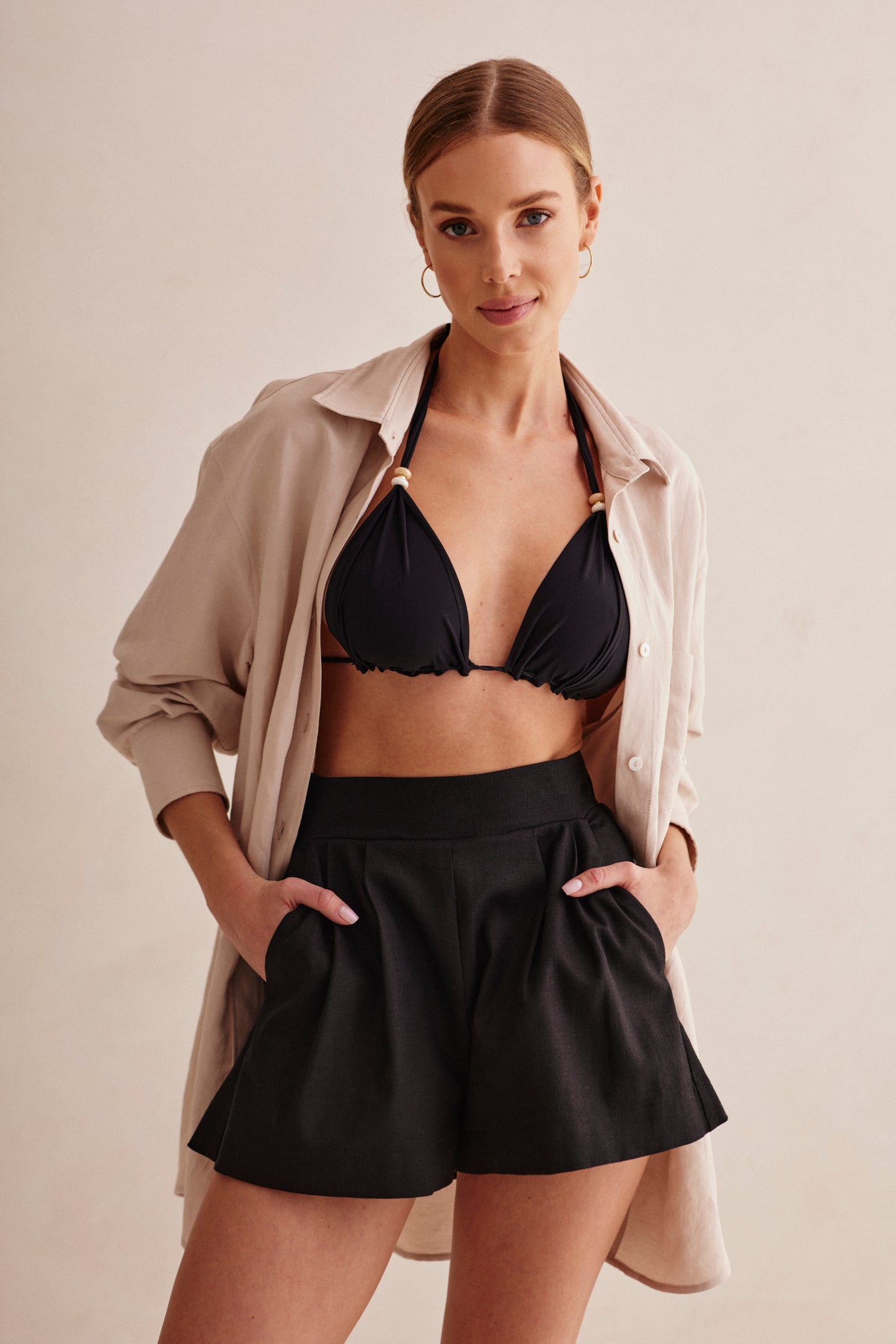 - CAPRI - BLACK SHORTS