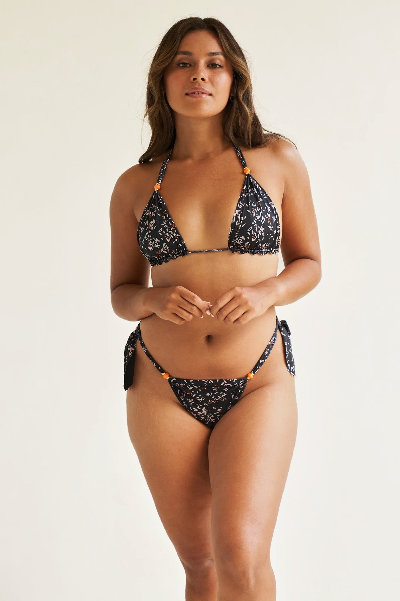 Strój kąpielowy premium BB Dilemma dla kobiet w kolorze czarnym z kwiatowym wzorem marki Praia Beachwear